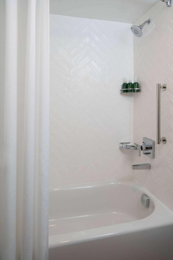 Sonesta Simply Suites Falls Church Esterno foto